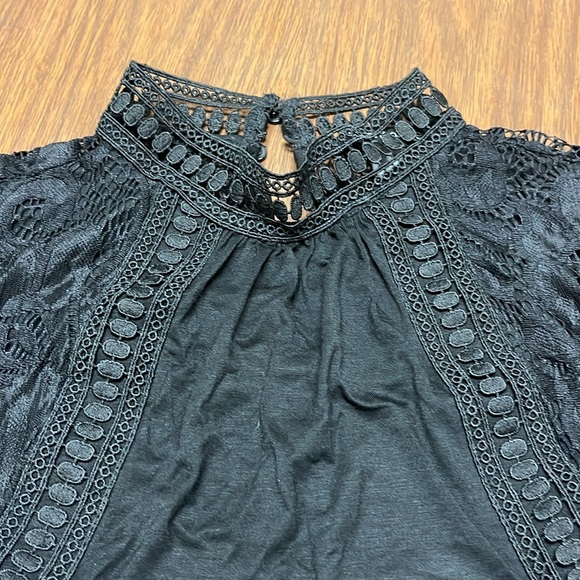 Cable & Gauge lace shoulder shirt, size small‎ - Picture 3 of 12